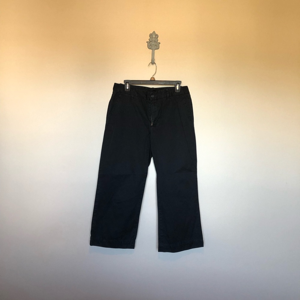 Gap black capris size 10. 126